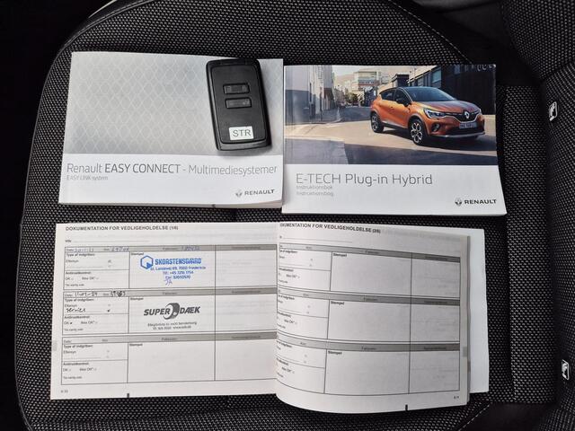 Renault CAPTUR 1.6 E-Tech Plug-in Hybrid 160 Intens Automaat / Stoelverwarming / Pack parking / Cruise control / Keyless Entry/Start / Achteruitrijcamera / Apple Carplay Android Auto / Lichtmetalen wielen 18" /