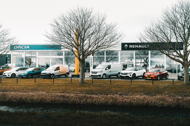 Renault CAPTUR 1.3 TCe 150 AUT Intens | Navigatie | Climat | Camera | Cruise | dodehoek sensor | incl. Bovag rijklaarpakket met 12 maanden garantie |