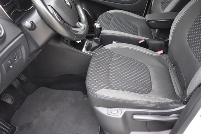 Renault CAPTUR 0.9 TCe Intens / Navigatie / 17" LM / Sensoren achter / Carplay / Keyless