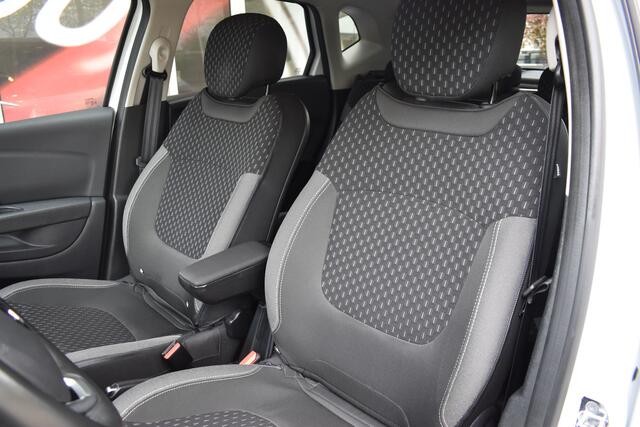Renault CAPTUR 0.9 TCe Intens / Navigatie / 17" LM / Sensoren achter / Carplay / Keyless