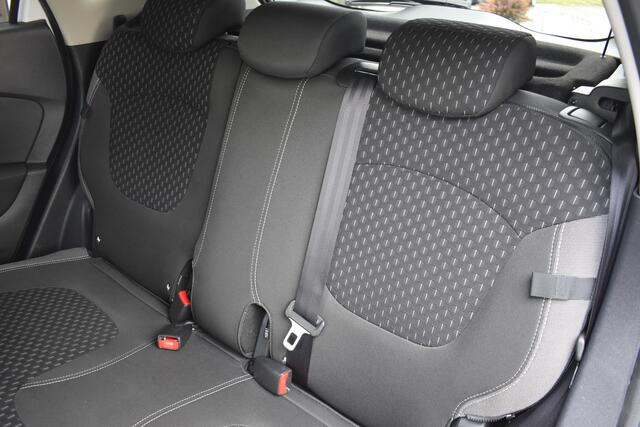 Renault CAPTUR 0.9 TCe Intens / Navigatie / 17" LM / Sensoren achter / Carplay / Keyless