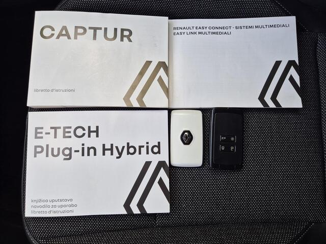 Renault CAPTUR 1.6 E-Tech plug-in hybrid 160 techno Automaat / Achteruitrijcamera / Cruise control / Keyless Entry/Start / Apple Carplay Android Auto / Lichtmetalen wielen 18" / Draadloze telefoon lader /