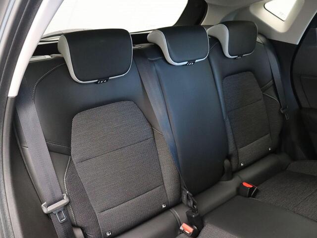 Renault CAPTUR 1.0 TCe 100 Intens | Trekhaak | Achteruitrijcamera | Parkeersensoren voor en achter | Climate control | Cruise control |