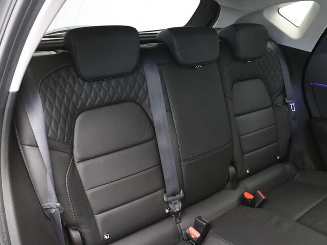 Renault CAPTUR 1.3 TCe 155 Initiale Paris | Bose | Trekhaak | Adaptive Cruise | Stoel & Stuur verwarming |