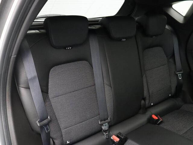 Renault CAPTUR 1.6 E-Tech plug-in hybrid 160pk SL Rive Gauche | Elek. bedienbaar panoramdak | 9,3"navigatie systeem | Stoel- en stuurwielverwarming | Easy Driving Pack |