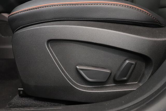 Renault CAPTUR 1.6 E-Tech full hybrid 145 iconic | 360 Camera | Leder bekleding | Adaptieve cruise control | BOSE audio | All season banden |