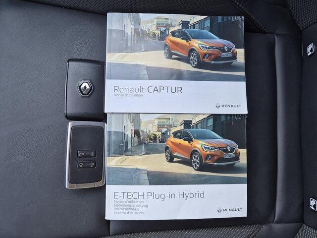 Renault CAPTUR 1.6 E-Tech Plug-in Hybrid 160 Initiale Paris / Automaat / Apple Carplay Android Auto / Stuur- en Stoelverwarming / Achteruitrijcamera / Cruise control / Keyless Entry/Start / Climate control /