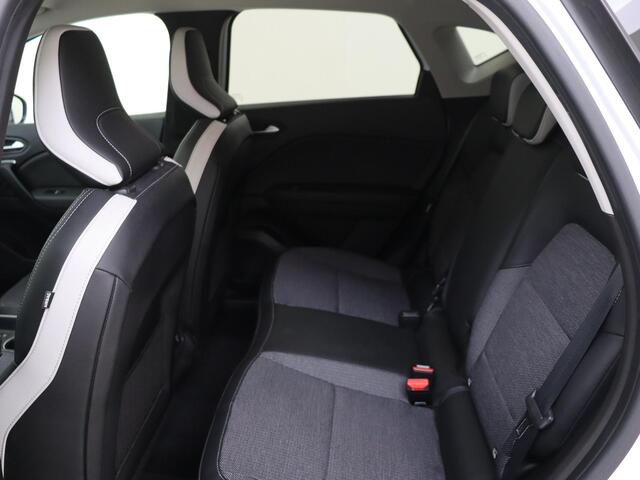 Renault CAPTUR 1.0 TCe 100 Intens | Navigatie | Cruise & Climate Control | Privacy Glass | Parkeersensoren voor en achter