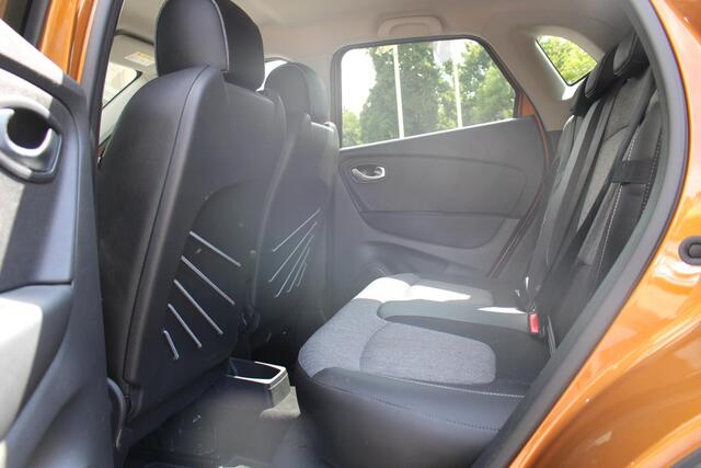 Renault CAPTUR 1.2 TCe Intens | Stoelverwarming | Navigatie | Parkeersensoren | All Seasonbanden | Dodehoekdetectie | Cruisecontrol | LMV
