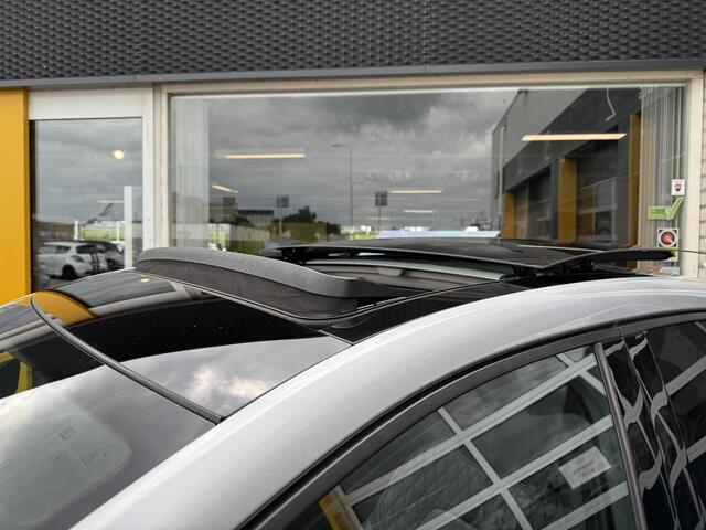 Renault CAPTUR 1.3 TCe 155 Initiale Paris | Trekhaak | Glazen schuif-kantel dak | Bose Audio | 360 graden camera | Leer | Stoel & stuur verwarming |