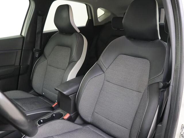 Renault CAPTUR 1.0 TCe 100 PK Intens Navigatie | Climate Control | Cruise Control | Parkeersensoren Voor en Achter | Camera Achter | Apple Carplay & Android Auto
