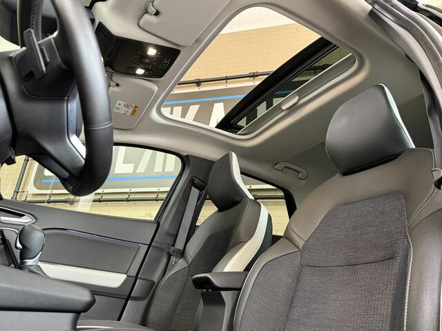 Renault CAPTUR 1.3 TCe 155 Edition One | Groot Navi | Bose | Pano | 360 | 18" | Stuur & stoel verwarming | 100% elk jaar Dealer onderhouden!