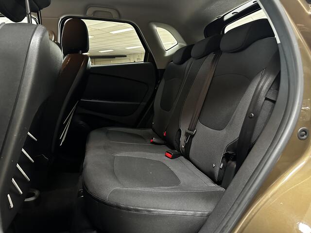 Renault CAPTUR 1.2 TCe Dynamique/ AUTOMAAT!/ Trekhaak/ 17'' LMV/ Keyless/ Navi/ Clima/ Cruise/ Elek. pakket/ Isofix/ Bluetooth/ Armsteun/ Multi. LEDER. Stuur/ Mistl./ Chroom/ PDC/ Extra getint glas.