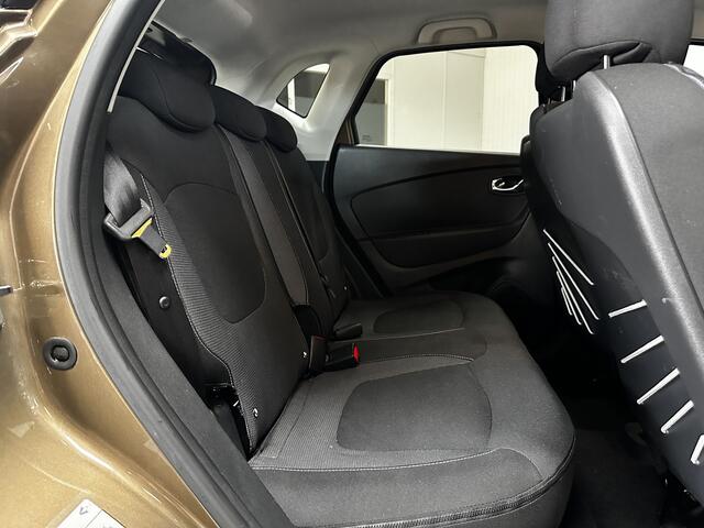 Renault CAPTUR 1.2 TCe Dynamique/ AUTOMAAT!/ Trekhaak/ 17'' LMV/ Keyless/ Navi/ Clima/ Cruise/ Elek. pakket/ Isofix/ Bluetooth/ Armsteun/ Multi. LEDER. Stuur/ Mistl./ Chroom/ PDC/ Extra getint glas.