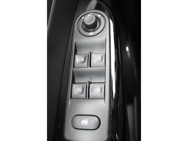 Renault CAPTUR 1.2 TCe Dynamique Cruise control l Keyless l Airco l Navigatie l Achteruitrij camera l Parkeersensoren achter