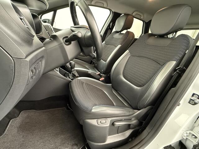 Renault CAPTUR 1.2TCe 119PK Automaat Trekhaak Navi Ecc Camera Cruise Control Pdc Xmod Stoelverwarming Lmv 17" Privacy Glas Bluetooth Keyless Regn-Lichtsensor