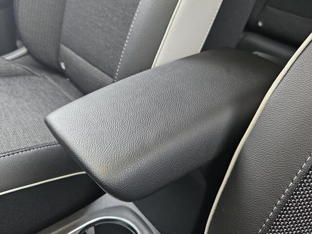 Renault CAPTUR 1.0 TCe 90 Intens / 1e Eigenaar / Dealer Onderhouden / Achteruitrijcamera / All Season Banden / Parkeersensoren/ Climate Control / Apple Carplay & Android Auto /