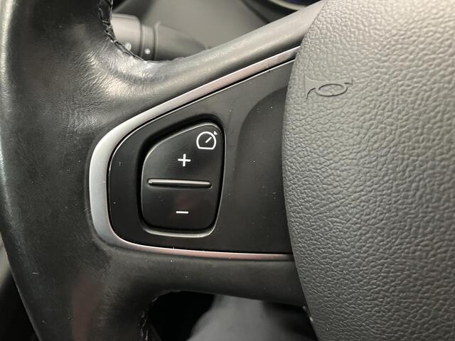 Renault CAPTUR 0.9 TCe Intens / Navigatie / Camera / 17 Inch Wielen / Climate Control / Cruise Control / Dode Hoek Detectie /