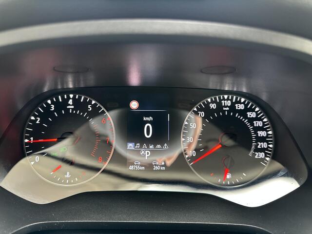 Renault CAPTUR TCe 140 EDC Experience | Automaat | Navigatiesysteem | Stoelverwarming | Parkeersensoren achter | Two-tone kleurstelling | Dealer onderhouden |