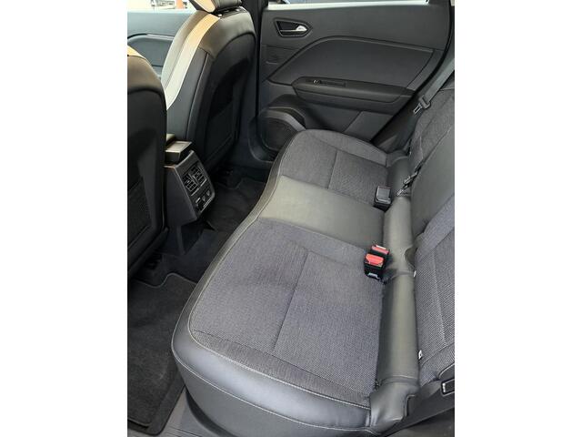 Renault CAPTUR 1.3 TCe 140 Intens / Clima / Navi / 17" / Camera / Two Tone / Carplay / Sensoren voor