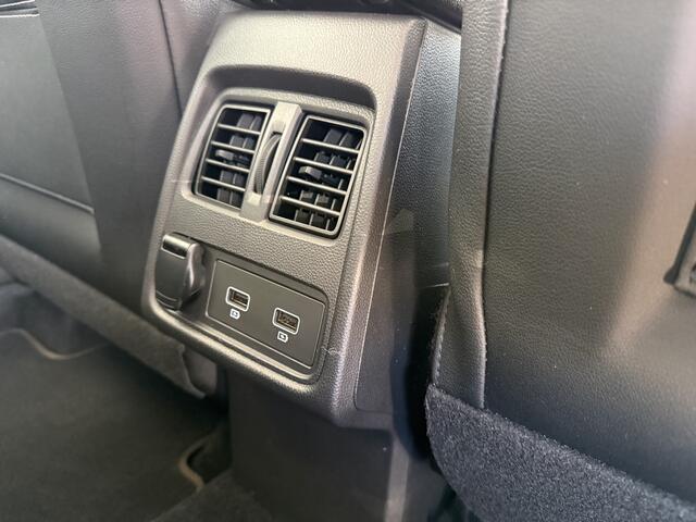 Renault CAPTUR Intens Tce 130 EDC automaat | trekhaak | camera | 18" velgen | tijdelijk gratis Top Afleverpakket twv Eur 695