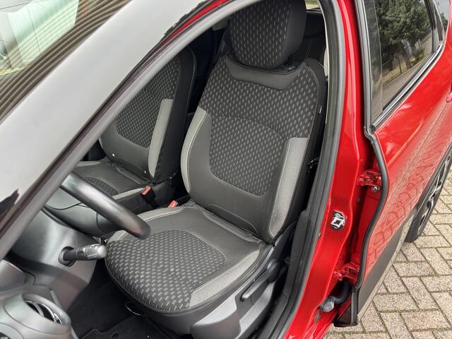 Renault CAPTUR 0.9 TCe Intens [ Fm navi,camera,ecc,17``lmv,pdc ]