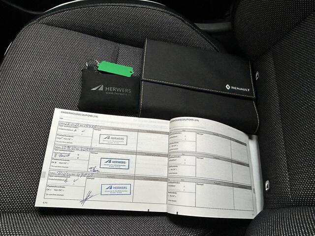 Renault CAPTUR 1.3 TCe 140 Intens / 1e Eigenaar / Dealer Onderhouden / Achteruitrijcamera / Navigatie / Apple Carplay & Android Auto / Sensoren Voor en Achter / Climate Control /