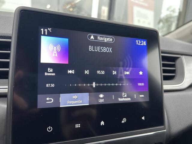 Renault CAPTUR 1.3 TCe 140 Intens / 1e Eigenaar / Dealer Onderhouden / Achteruitrijcamera / Navigatie / Apple Carplay & Android Auto / Sensoren Voor en Achter / Climate Control /