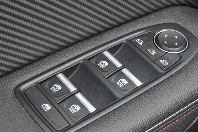 Renault CAPTUR 1.3 TCe 140pk R.S. Line Automaat | Navigatie | Panoramisch open dak | Camera | Parkeersensoren V+A | Carplay & Android Auto | 18 inch LMV | Cruise control | DAB+ Tuner | Bluetooth | isofix bevestigingspunten | 7-traps Automaat | Zeer compleet!!