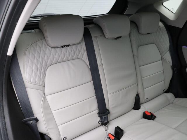 Renault CAPTUR Phev 160pk Initiale Paris | Panoramisch dak | Leder | Elektr.best.stoel | Clima | Bose Audio | Stoel en stuurwielverwarming.