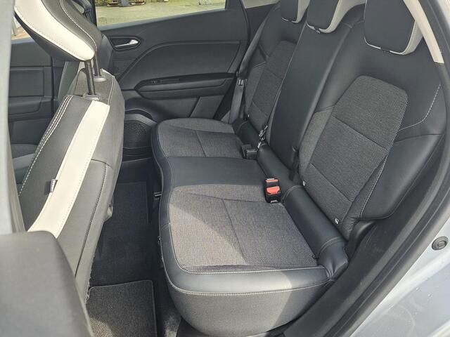 Renault CAPTUR 1.6 E-Tech plug-in hybrid 160 Intens Automaat / Navigatie / Apple Carplay & Android Auto / Parkeersensor Achter / Climate Controle /