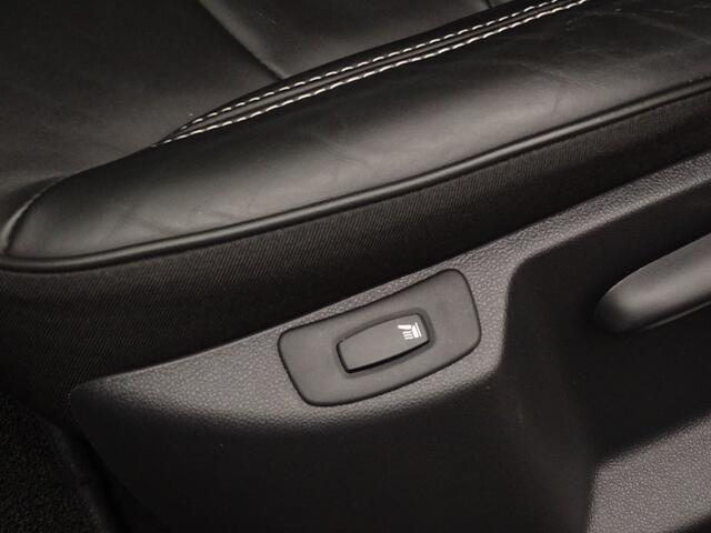 Renault CAPTUR 1.2 TCe Initiale Paris|Trekhaak|Leer| NAV |Luxe|Camera LED| Twotone