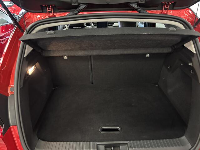 Renault CAPTUR 1.3 TCe 140 Intens - CAMERA - CARPLAY - PDC voor + achter