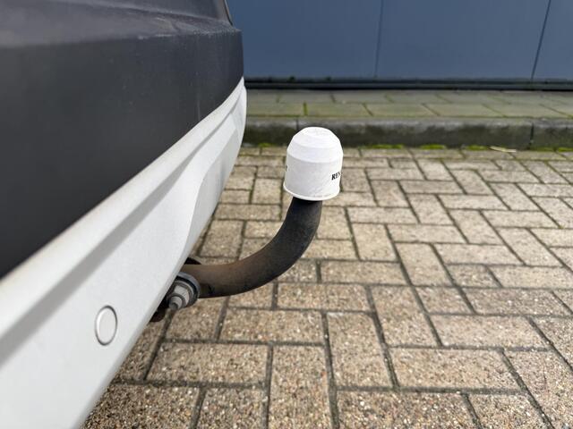 Renault CAPTUR 1.0 TCe 90 Intens / Trekhaak (1200 KG Trekgewicht) / Cruise Control / All Season Banden / Navigatie / Achteruitrijcamera