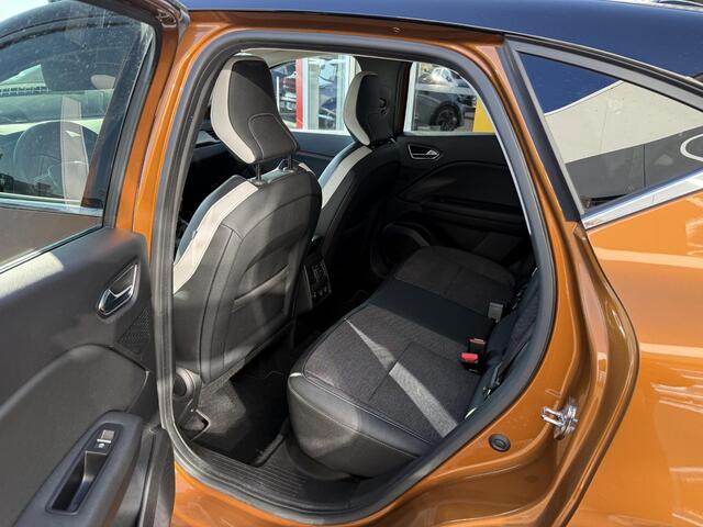 Renault CAPTUR 1.0 TCe 100 Intens | NAP | 360 graden camera | Navigatie groot | Climate Control | DAB | Key-less |