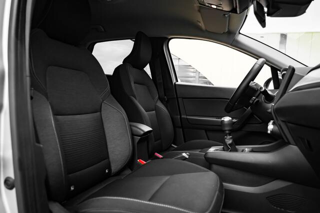 Renault CAPTUR 1.0 TCe 90 PK Silver edition | Stoelverwarming voor | Climate Control | 4 seizoensbanden | 6-bak |