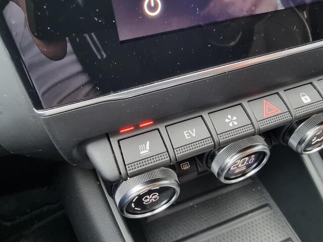 Renault CAPTUR 1.6 E-Tech Plug-in Hybrid 160 Intens | Stoelverwarming | BOSE Audio | Achteruitrijcamera |