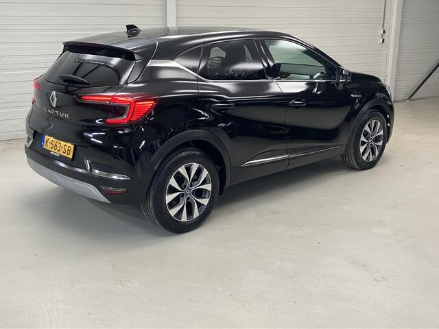Renault CAPTUR 1.6 E-Tech Plug-in Hybrid 160 Intens / Eerste Eigenaar / NL Auto / Dealer Onderhouden / Navigatie / Camera / Climate Control / Half Lederen Bekleding / Digitaal Dashboard / Apple CarPlay/Android Auto /