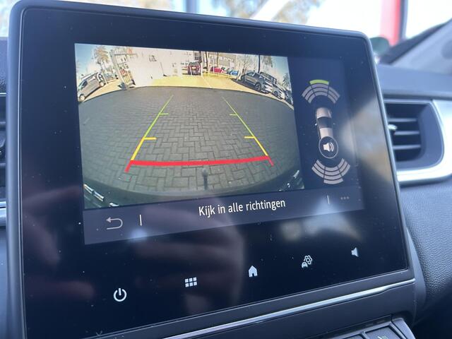 Renault CAPTUR 1.3 TCe 140 Intens / Trekhaak / Stoel & Stuurverwarming / Achteruitrijcamera / All Season Banden / Navigatie / 1e Eigenaar / Dealer Onderhouden / Climate Control / Apple Carplay & Android Auto /