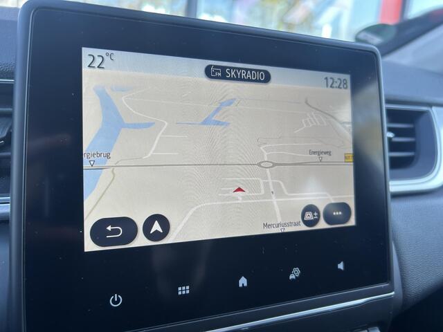 Renault CAPTUR 1.3 TCe 140 Intens / Trekhaak / Stoel & Stuurverwarming / Achteruitrijcamera / All Season Banden / Navigatie / 1e Eigenaar / Dealer Onderhouden / Climate Control / Apple Carplay & Android Auto /