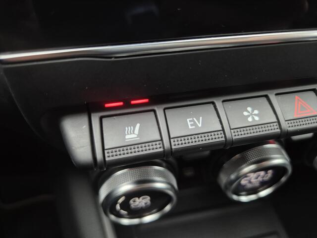 Renault CAPTUR 1.6 E-Tech Plug-in Hybrid 160 Initiale Paris / Automaat / Apple Carplay Android Auto / Stoelverwarming / Bose Audio Systeem / Achteruitrijcamera / Keyless Entry/Start / Cruise control / Climate control / Navigatie /