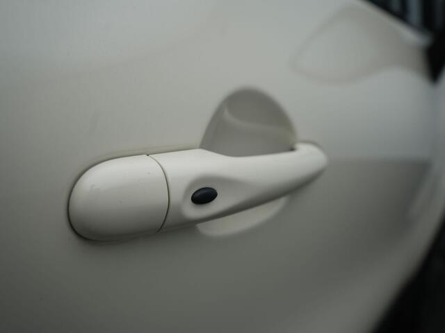 Renault CAPTUR TCe 90 Intens - RIJKLAARPRIJS - Achteruitrijcamera - Cruise Control - Trekhaak - Dealeronderhouden