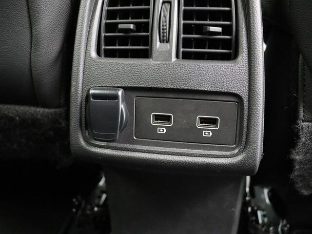 Renault CAPTUR E-Tech Plug-in Hybrid 160pk Edition One | Trekhaak | | Bose | 360 graden camera | Parkeersensoren voor en achter | Apple Carplay / Android auto | Climate control | Cruise control | 91% SOH |