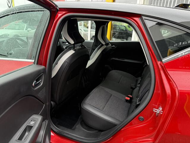 Renault CAPTUR 1.3 TCe 140 Intens | Stoel verwarming | Navigatie groot | Achteruitrijcamera | DAB | LED | Climate Control | Key-less |