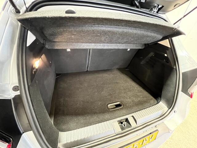 Renault CAPTUR 1.6 E-Tech Hybrid 145 Intens | Navigatie/Android/Apple Carplay | LM Velgen 17" | Cruise Control | Parkeersensoren Voor en Achter | Airco |