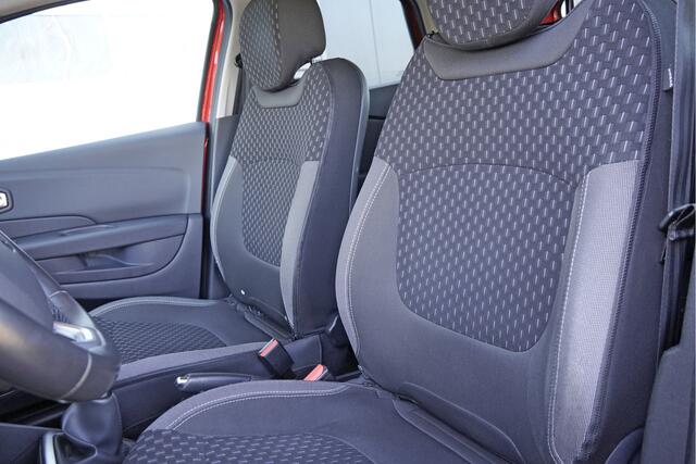 Renault CAPTUR 0.9 TCe Intens BJ2018 Lmv 17" | Led V+A | Pdc | Keyless entry | Trekhaak | Achteruitrijcamera | Navi | Climate control | Cruise control | Extra getint glas