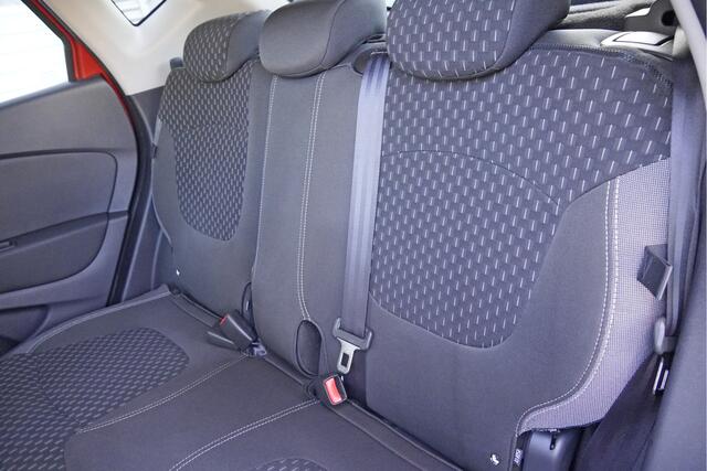 Renault CAPTUR 0.9 TCe Intens BJ2018 Lmv 17" | Led V+A | Pdc | Keyless entry | Trekhaak | Achteruitrijcamera | Navi | Climate control | Cruise control | Extra getint glas