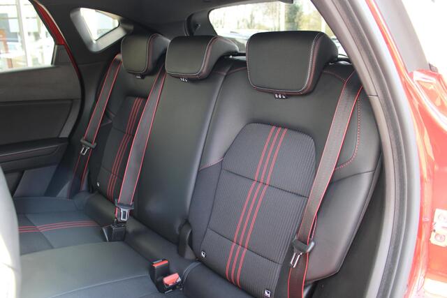 Renault CAPTUR 1.6 E-Tech Plug-in Hybrid 160 Edition One Trekhaak | Naviagtiesysteem