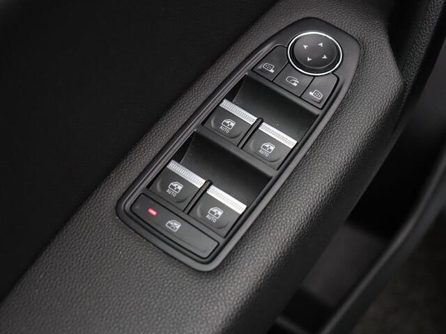 Renault CAPTUR 1.3 TCe 140 Intens | Trekhaak | Adaptive cruise control | Achteruitrijcamera | Stoel & stuur verwarming | Parkeersensoren voor & achter | Eerste eigenaar |