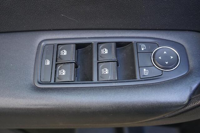 Renault CAPTUR 1.0 TCe 90 Camera+PDC/Metallic lak/Navigatie/ Michelinbanden, bijna nieuw!